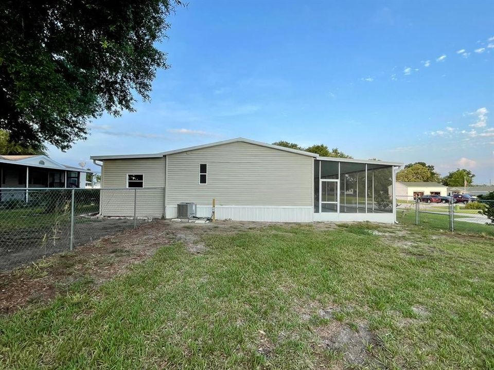 Active With Contract: $230,000 (3 beds, 2 baths, 1152 Square Feet)