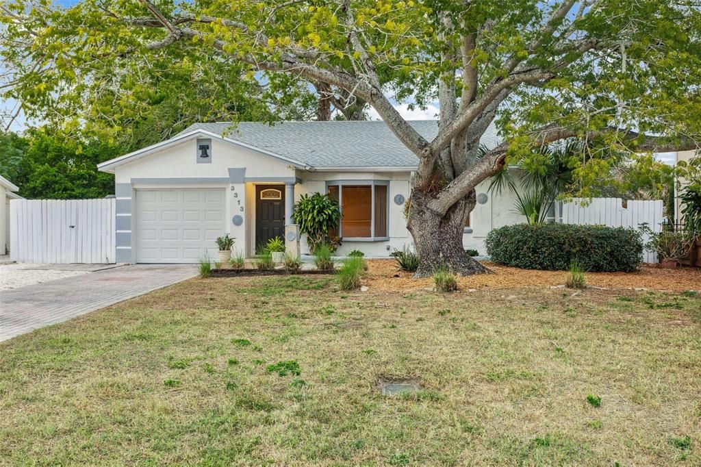 Active With Contract: $498,000 (3 beds, 2 baths, 1581 Square Feet)