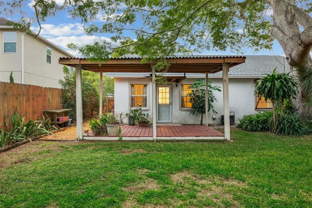 Active With Contract: $498,000 (3 beds, 2 baths, 1581 Square Feet)