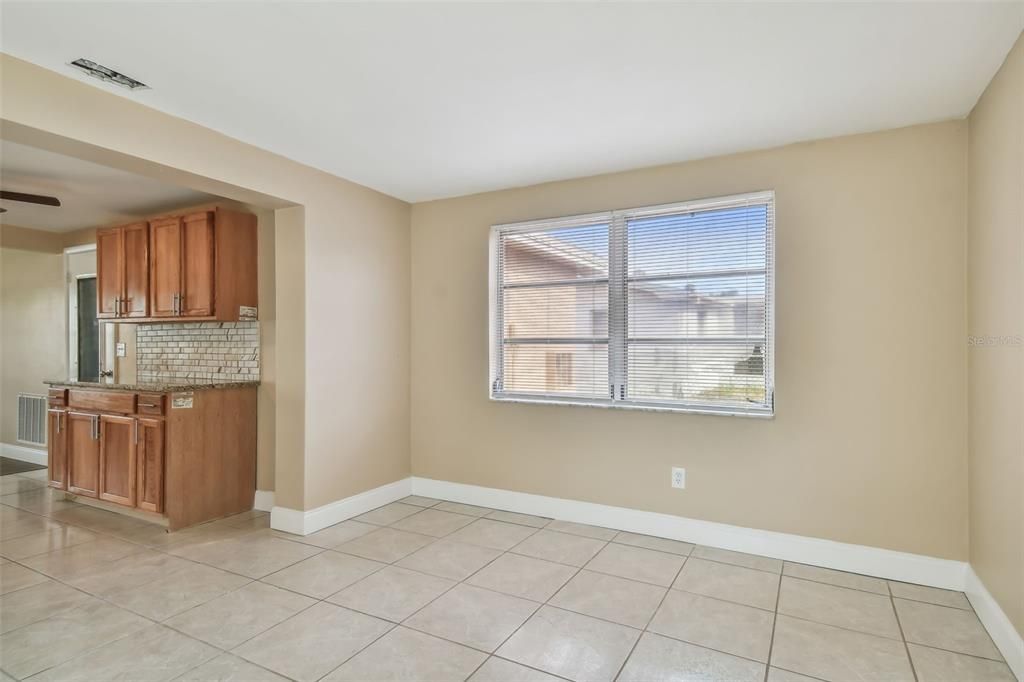 For Sale: $260,000 (2 beds, 1 baths, 1142 Square Feet)