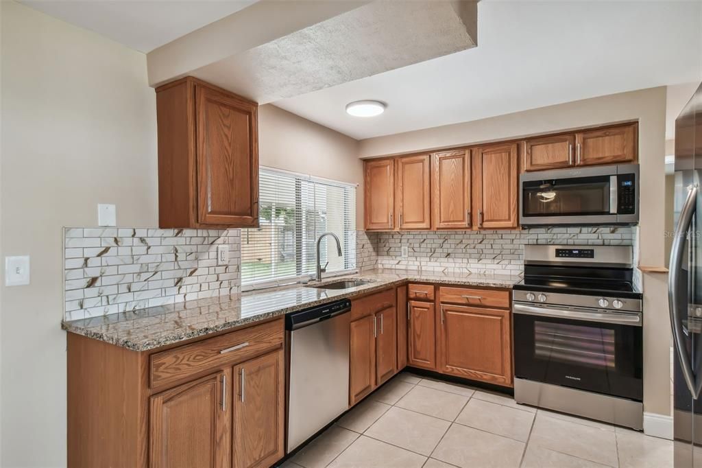 For Sale: $260,000 (2 beds, 1 baths, 1142 Square Feet)