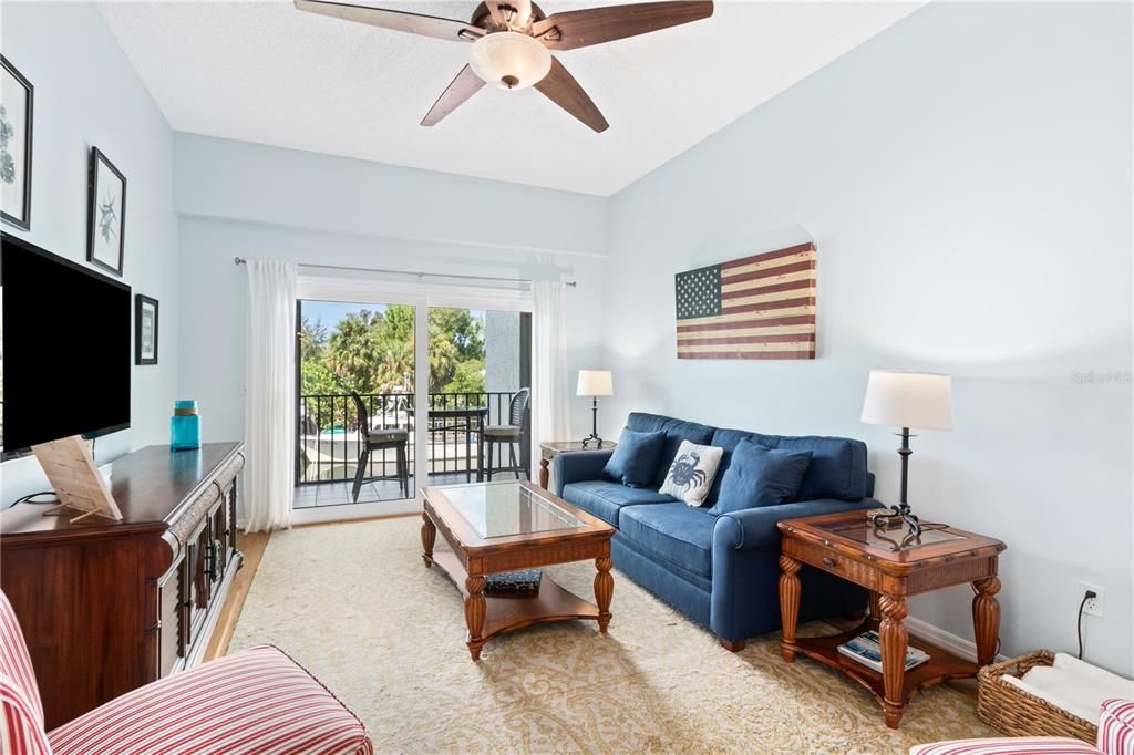 For Sale: $575,000 (2 beds, 2 baths, 1180 Square Feet)