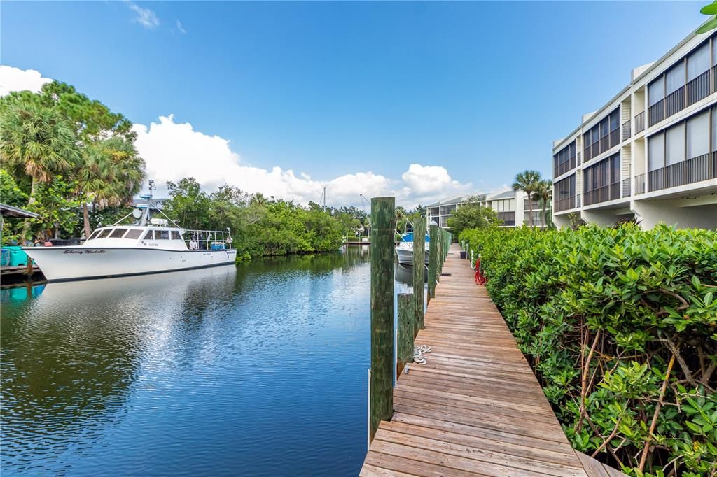 For Sale: $595,000 (2 beds, 2 baths, 1180 Square Feet)