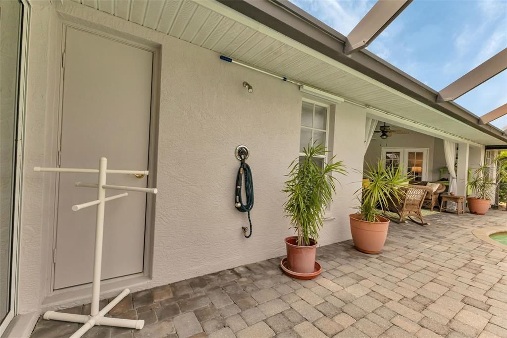 Active With Contract: $575,000 (3 beds, 2 baths, 2004 Square Feet)
