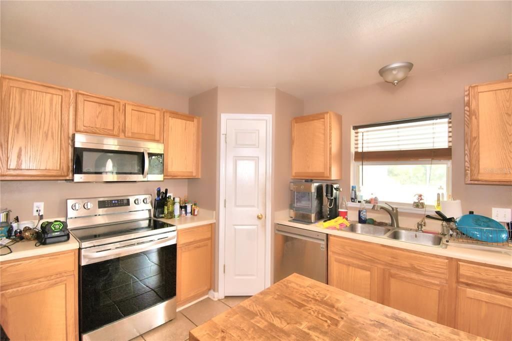 For Sale: $457,000 (4 beds, 2 baths, 2200 Square Feet)