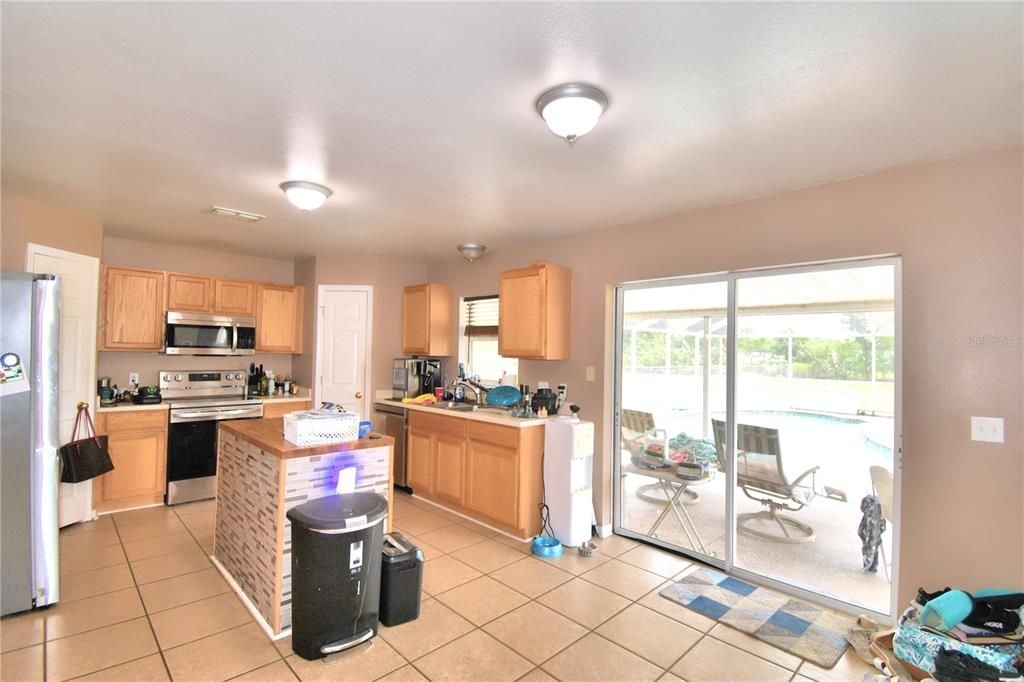 For Sale: $457,000 (4 beds, 2 baths, 2200 Square Feet)