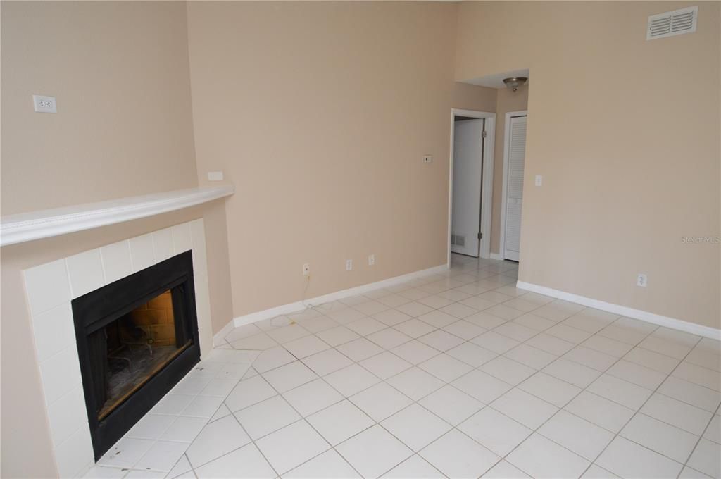 Recently Rented: $1,465 (1 beds, 1 baths, 822 Square Feet)