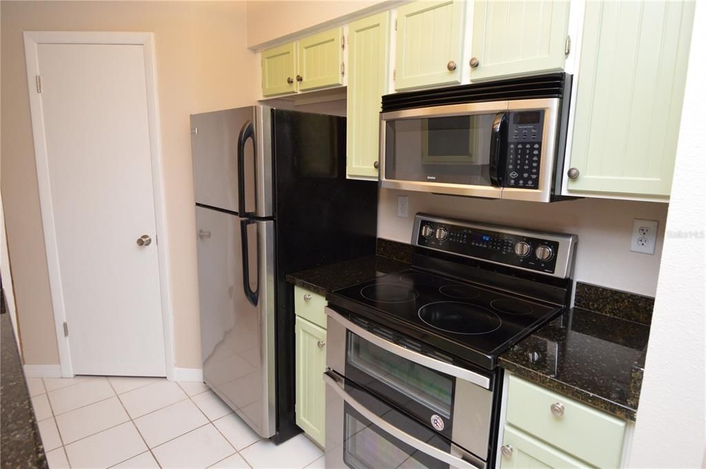 Recently Rented: $1,465 (1 beds, 1 baths, 822 Square Feet)