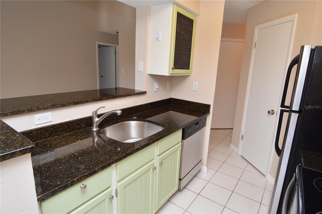 Recently Rented: $1,465 (1 beds, 1 baths, 822 Square Feet)