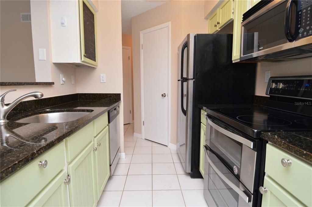 Recently Rented: $1,465 (1 beds, 1 baths, 822 Square Feet)