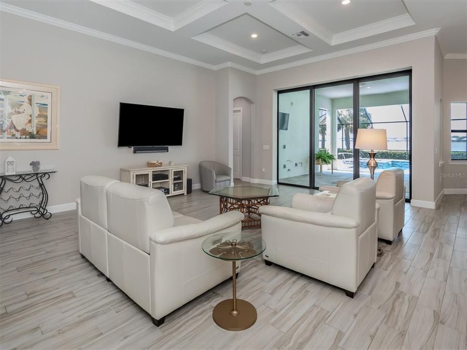 For Sale: $1,695,000 (3 beds, 2 baths, 3204 Square Feet)