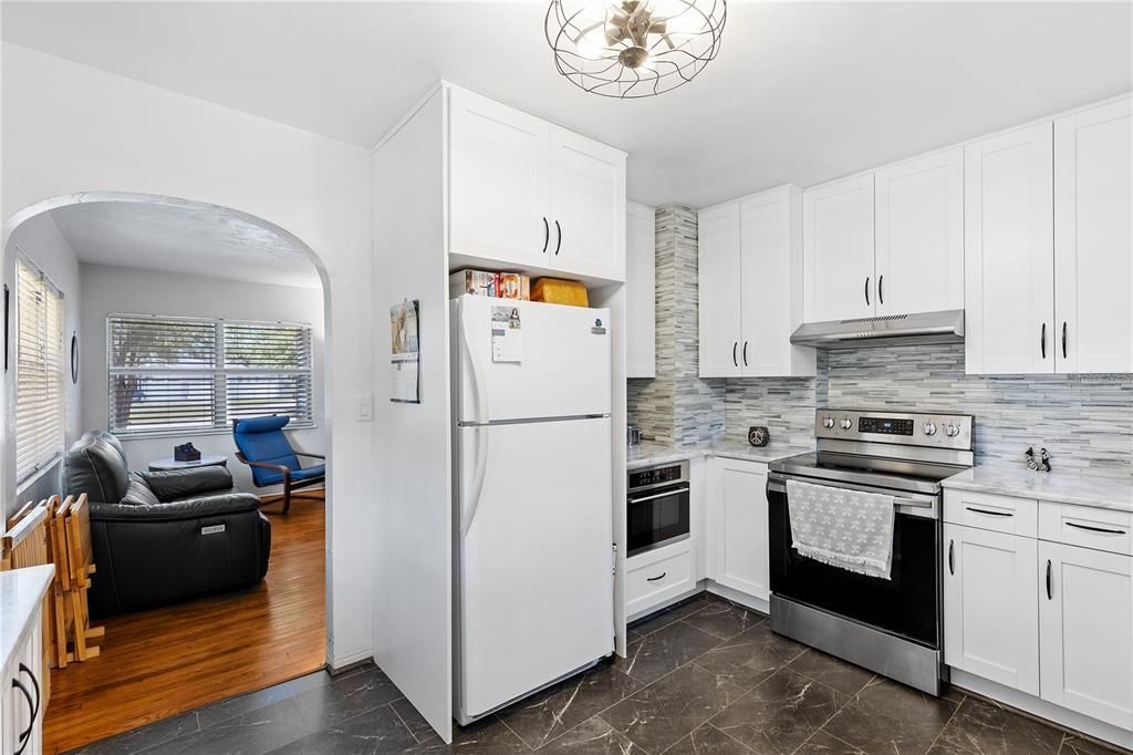 Active With Contract: $339,000 (2 beds, 1 baths, 780 Square Feet)