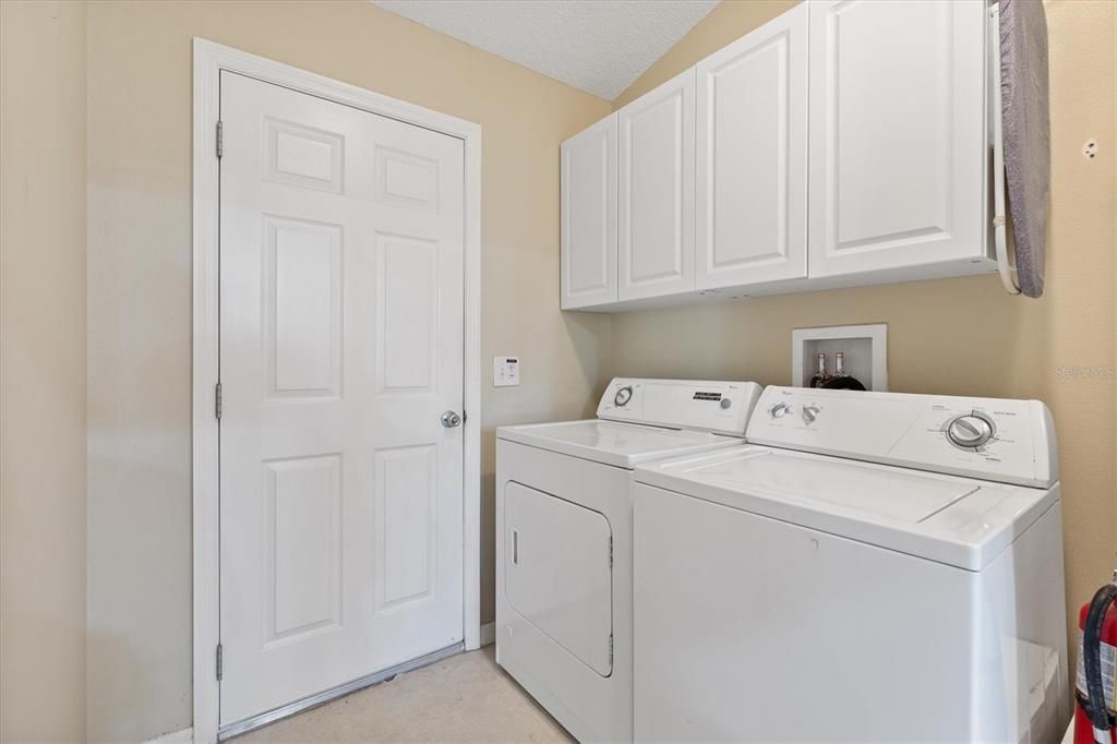 Active With Contract: $359,900 (3 beds, 2 baths, 1392 Square Feet)