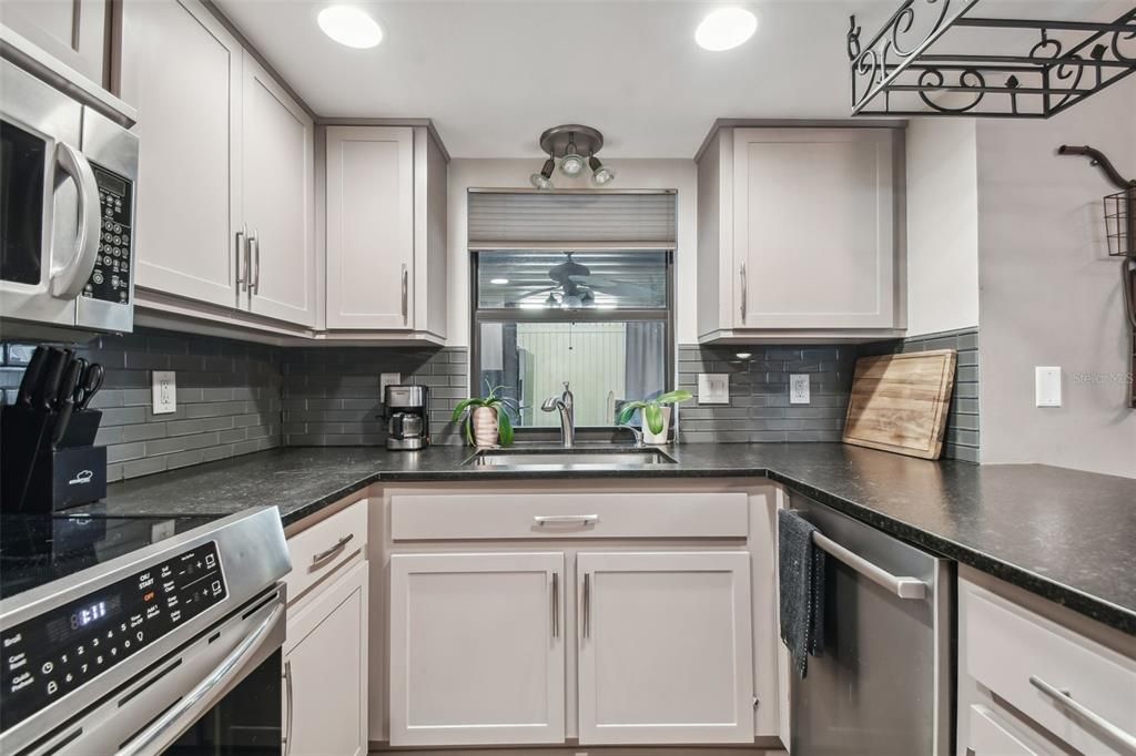 Active With Contract: $495,000 (3 beds, 2 baths, 1402 Square Feet)