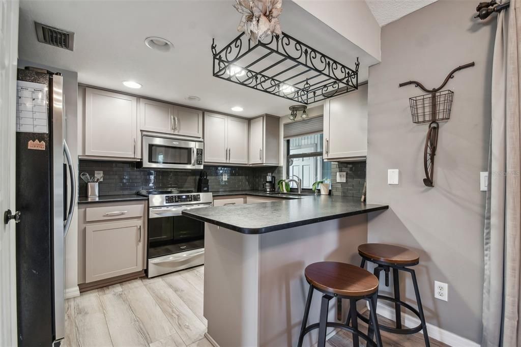 Active With Contract: $495,000 (3 beds, 2 baths, 1402 Square Feet)