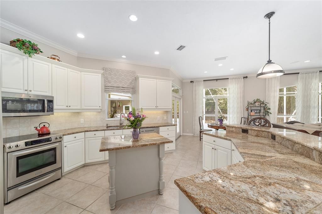 Active With Contract: $999,900 (5 beds, 4 baths, 4251 Square Feet)