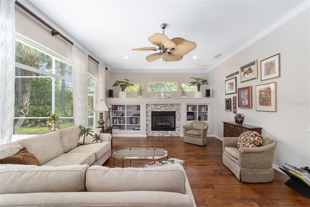 Active With Contract: $999,900 (5 beds, 4 baths, 4251 Square Feet)