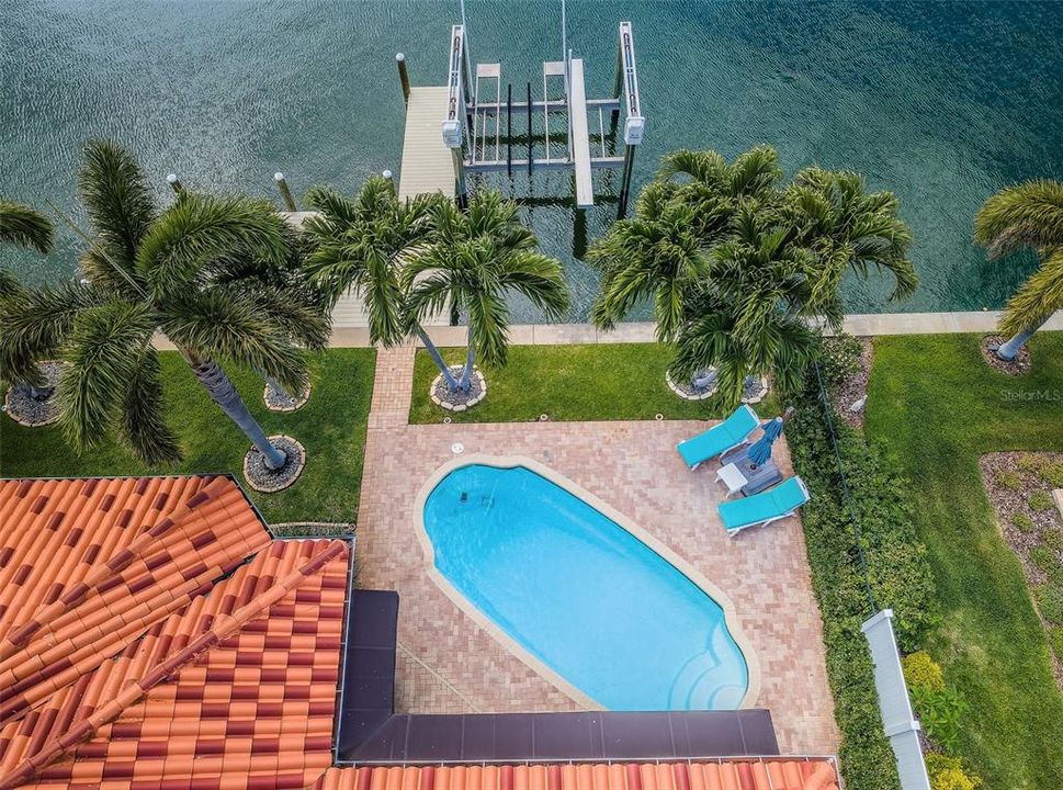 Vendido Recientemente: $1,950,000 (4 camas, 3 baños, 2914 Pies cuadrados)