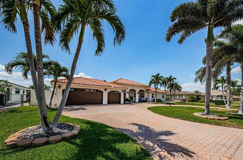 Recently Sold: $1,950,000 (4 beds, 3 baths, 2914 Square Feet)