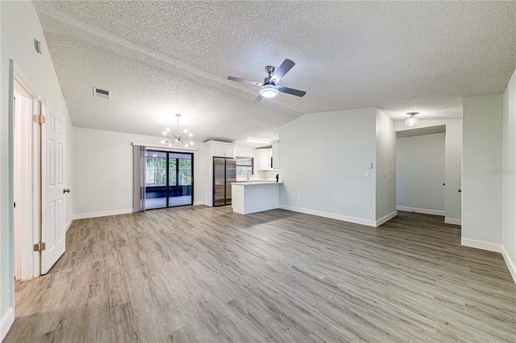 Active With Contract: $294,900 (3 beds, 2 baths, 1265 Square Feet)