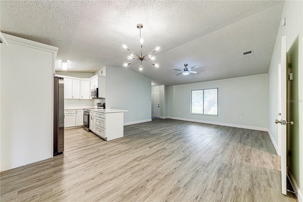 Active With Contract: $294,900 (3 beds, 2 baths, 1265 Square Feet)