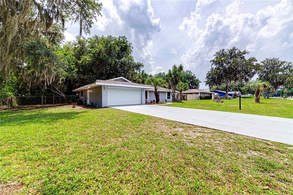 Active With Contract: $294,900 (3 beds, 2 baths, 1265 Square Feet)