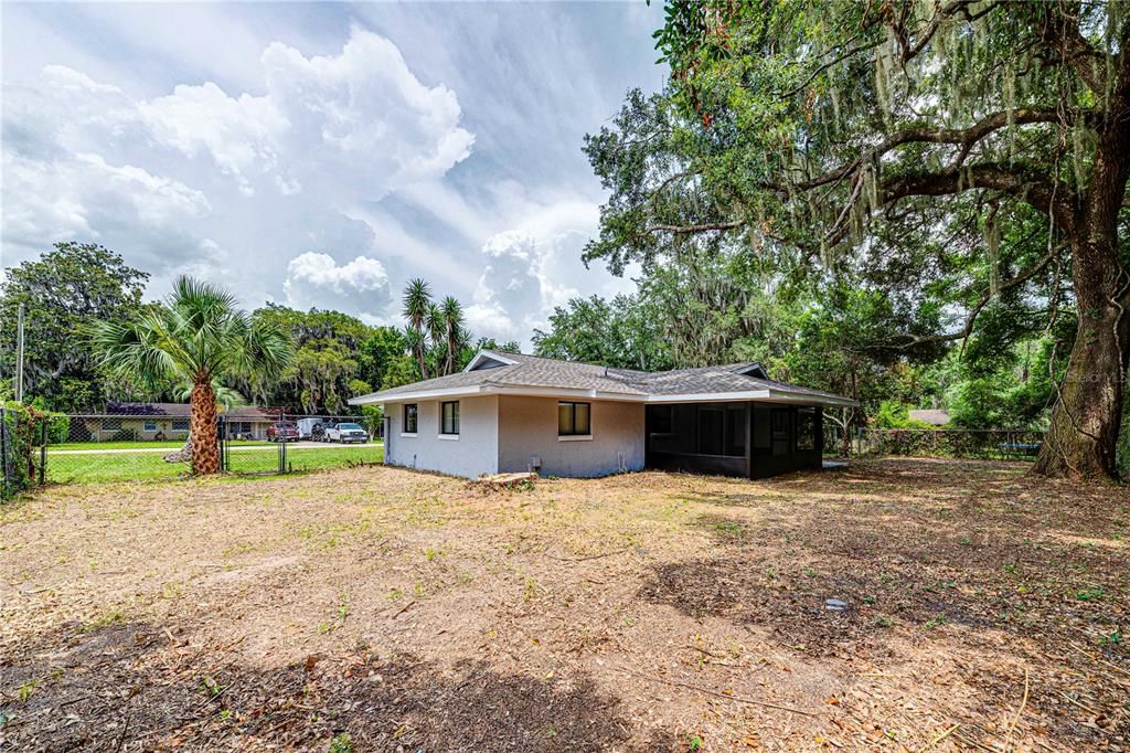 Active With Contract: $294,900 (3 beds, 2 baths, 1265 Square Feet)