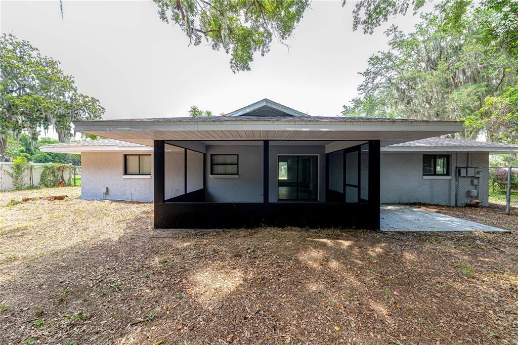 Active With Contract: $294,900 (3 beds, 2 baths, 1265 Square Feet)