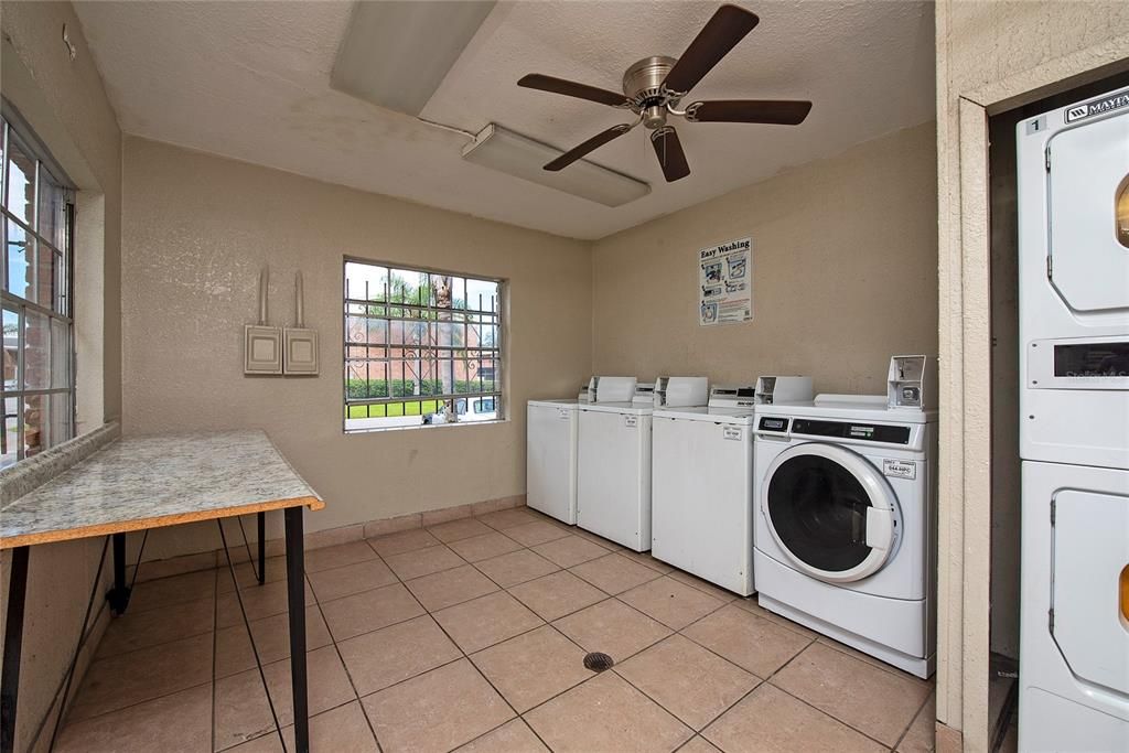 Active With Contract: $1,500 (2 beds, 2 baths, 970 Square Feet)