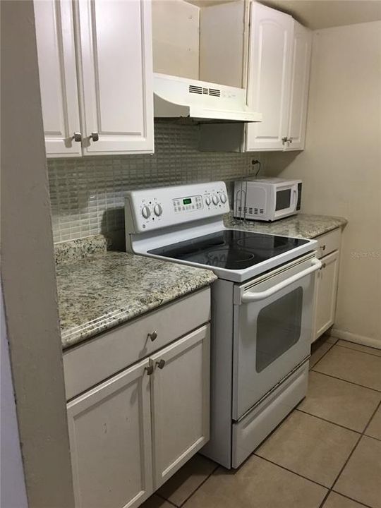 Active With Contract: $1,500 (2 beds, 2 baths, 970 Square Feet)