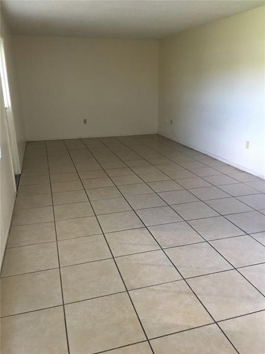 Active With Contract: $1,500 (2 beds, 2 baths, 970 Square Feet)