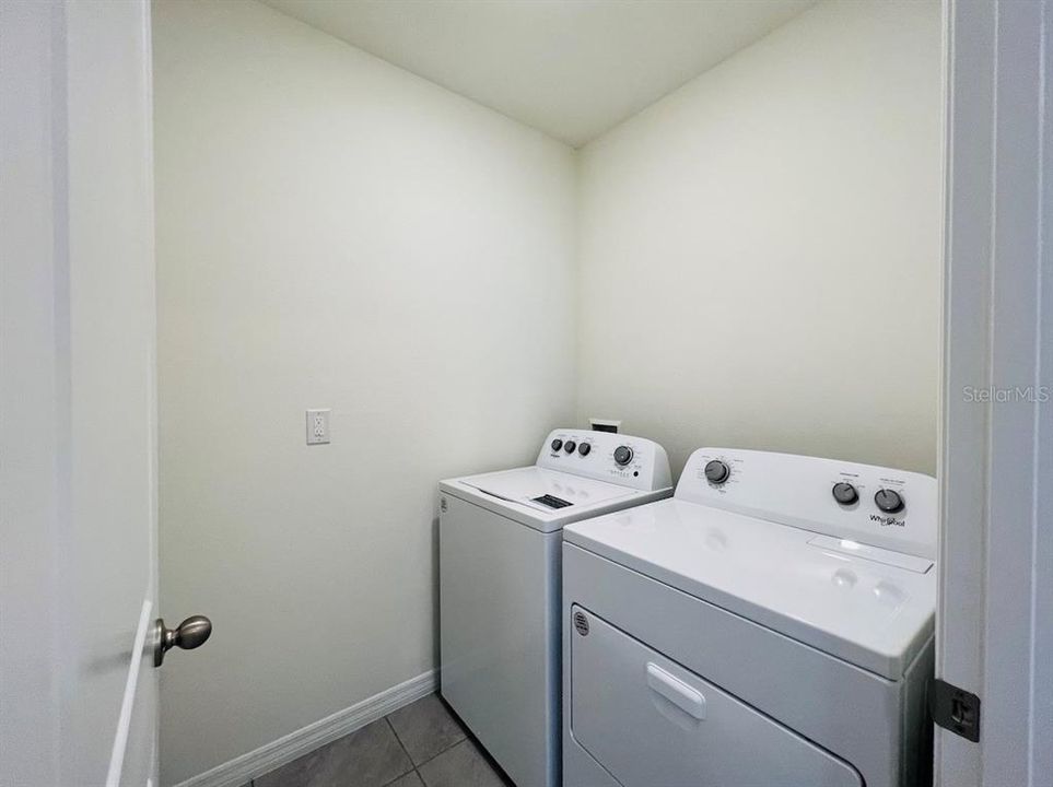 For Rent: $2,000 (4 beds, 2 baths, 1827 Square Feet)