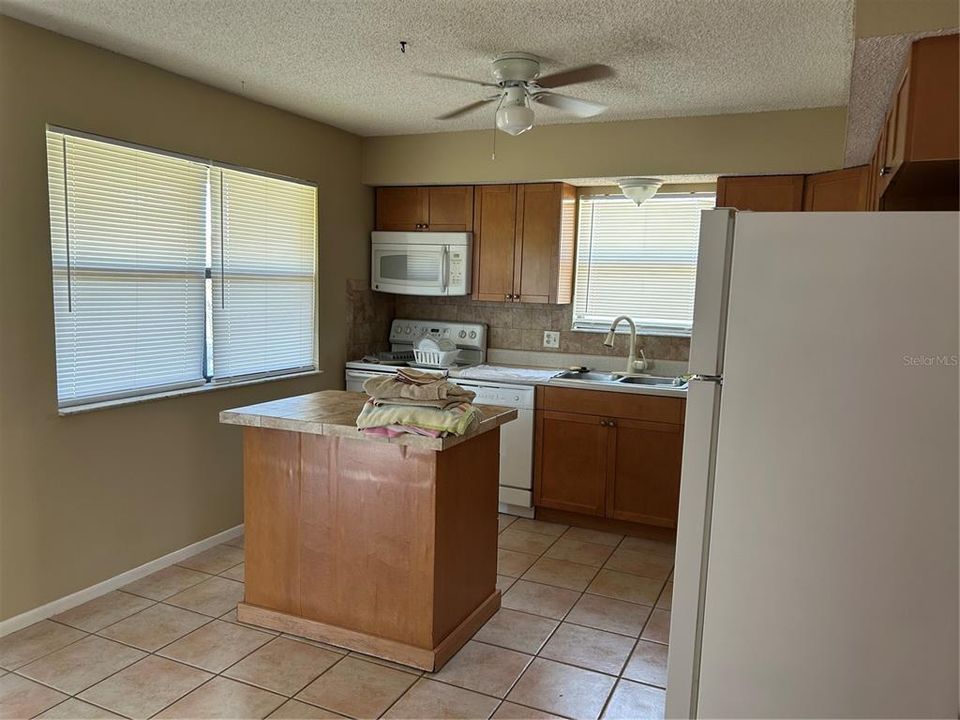 For Rent: $1,500 (2 beds, 1 baths, 884 Square Feet)