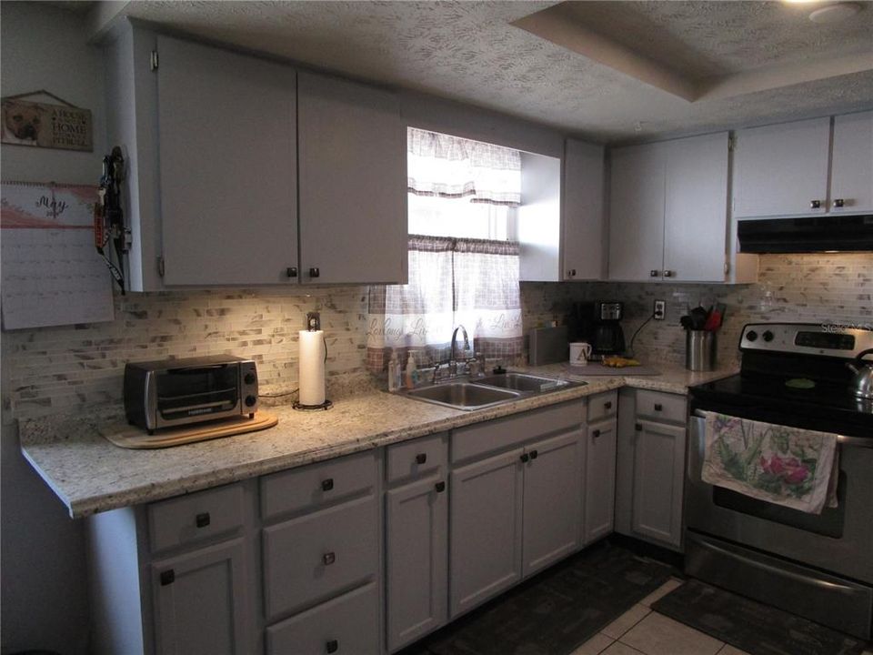 Active With Contract: $219,900 (2 beds, 1 baths, 1080 Square Feet)