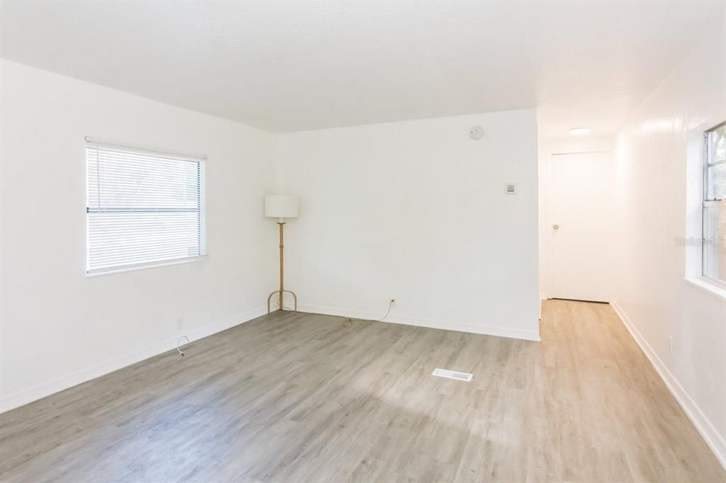 For Sale: $195,000 (3 beds, 2 baths, 896 Square Feet)