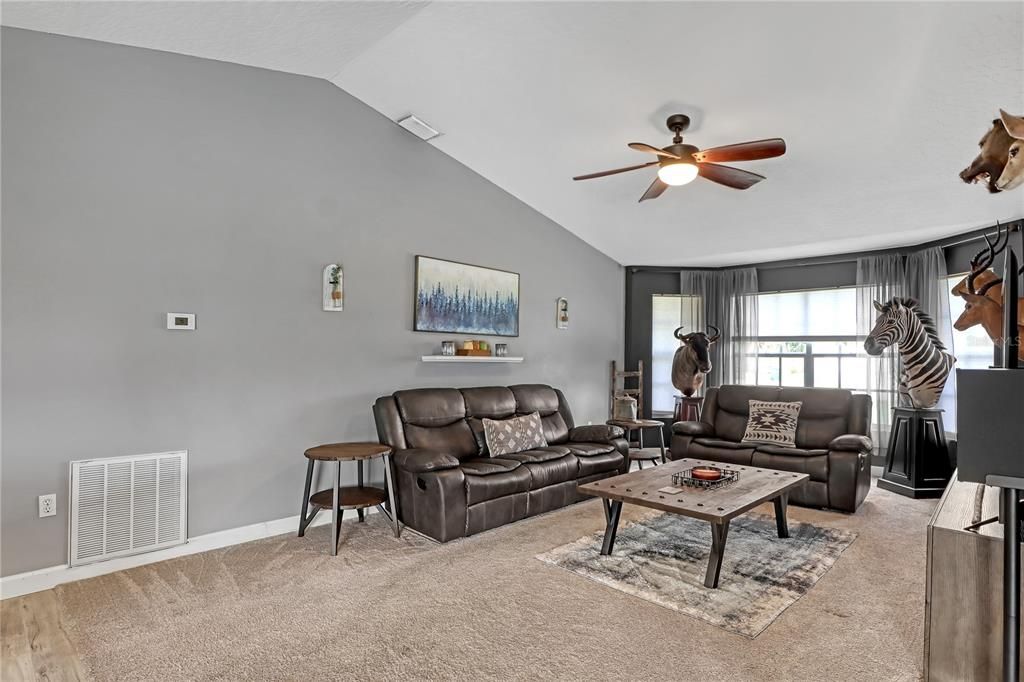 For Sale: $535,000 (3 beds, 2 baths, 1864 Square Feet)