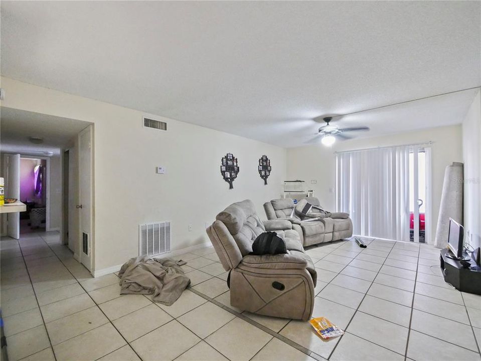 For Sale: $195,000 (3 beds, 2 baths, 1112 Square Feet)