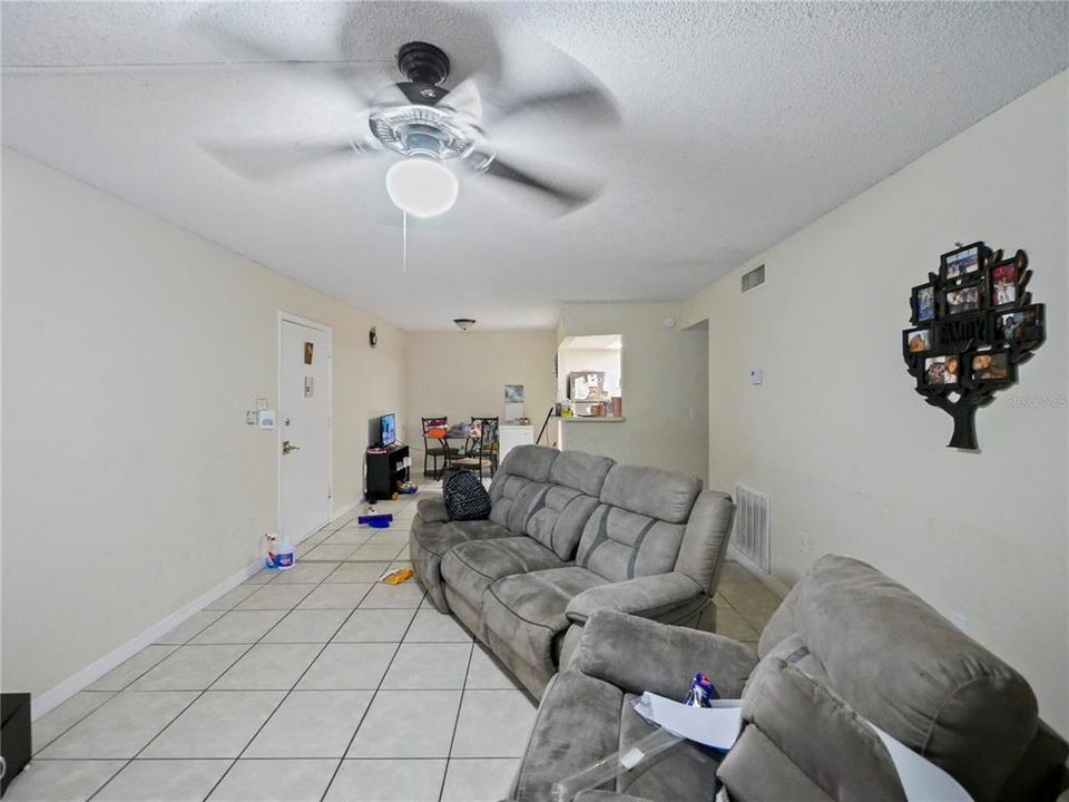 For Sale: $195,000 (3 beds, 2 baths, 1112 Square Feet)