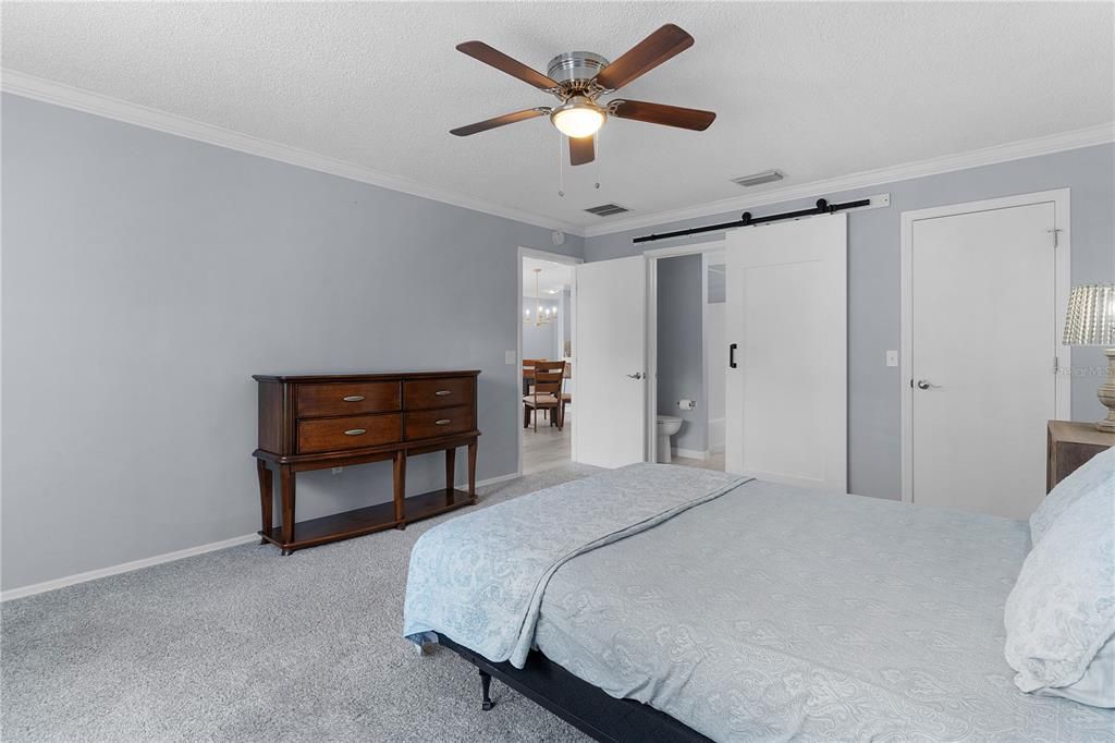 Active With Contract: $250,000 (1 beds, 1 baths, 958 Square Feet)