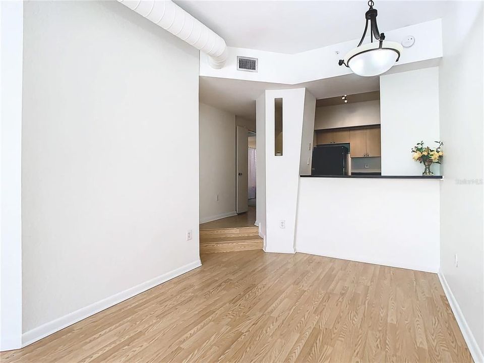 Active With Contract: $319,000 (1 beds, 1 baths, 789 Square Feet)
