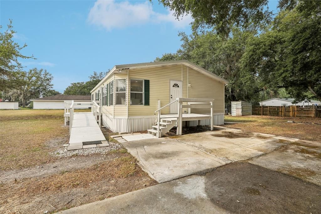 Active With Contract: $260,000 (3 beds, 2 baths, 1188 Square Feet)