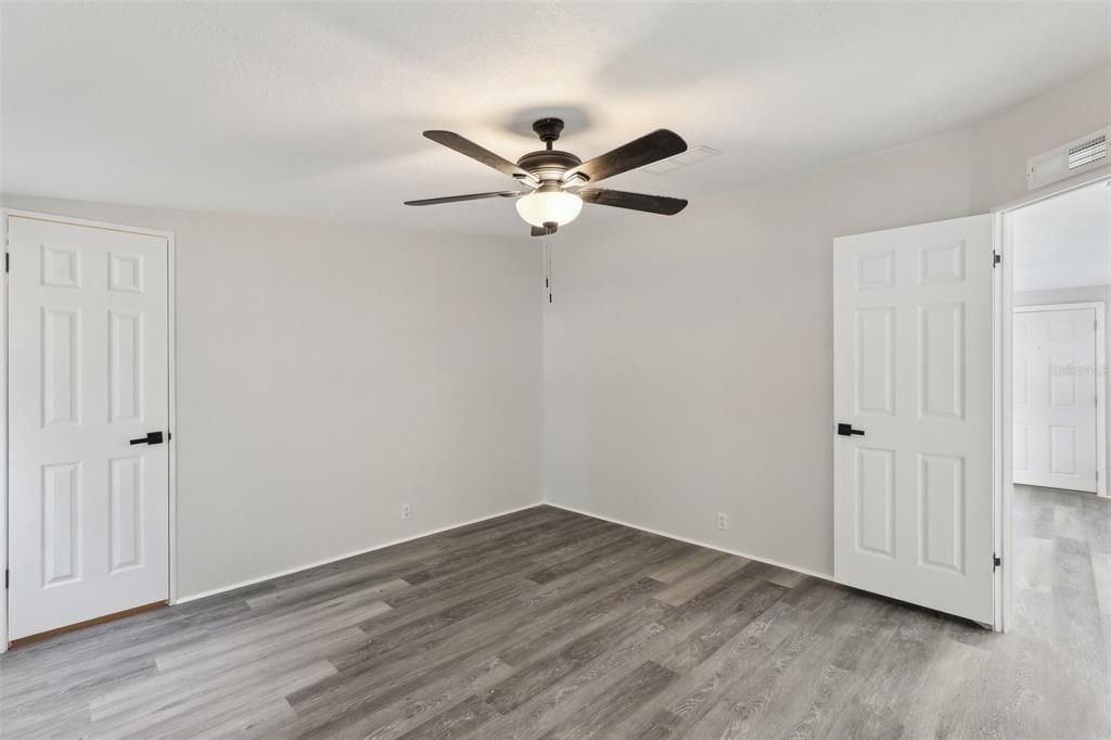 Active With Contract: $260,000 (3 beds, 2 baths, 1188 Square Feet)