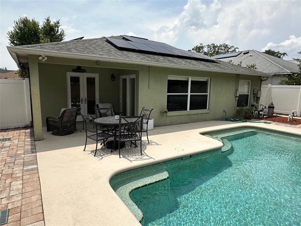 Active With Contract: $2,995 (3 beds, 2 baths, 1421 Square Feet)