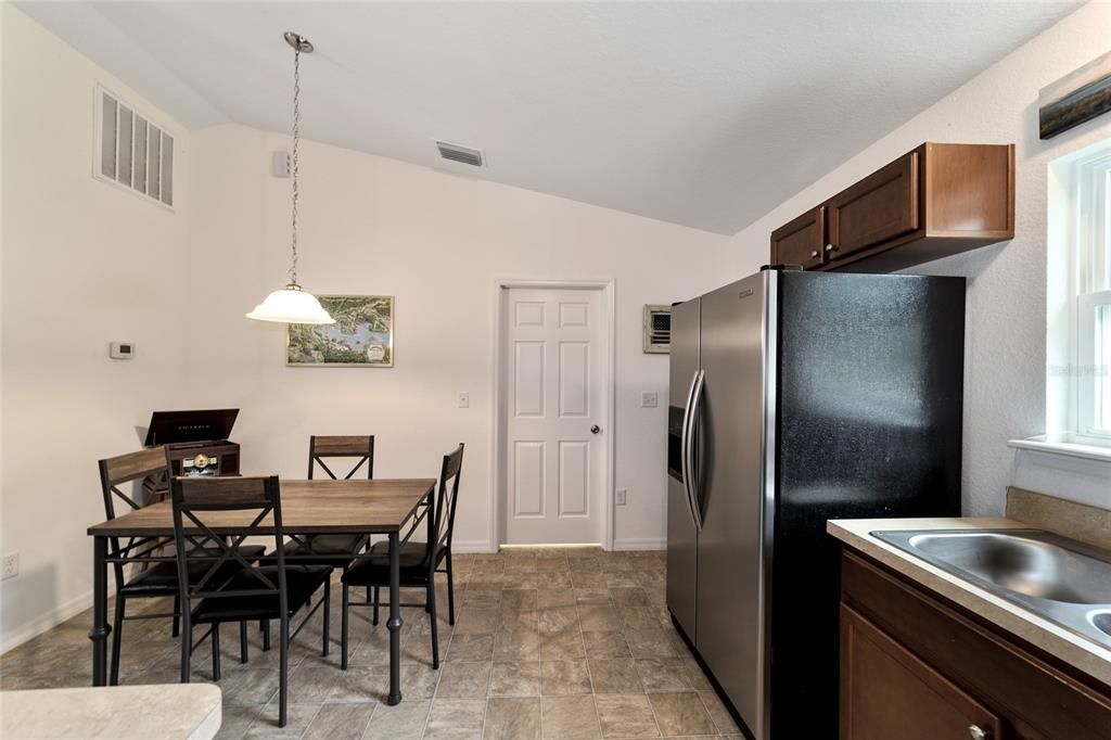 For Sale: $215,500 (3 beds, 2 baths, 1014 Square Feet)
