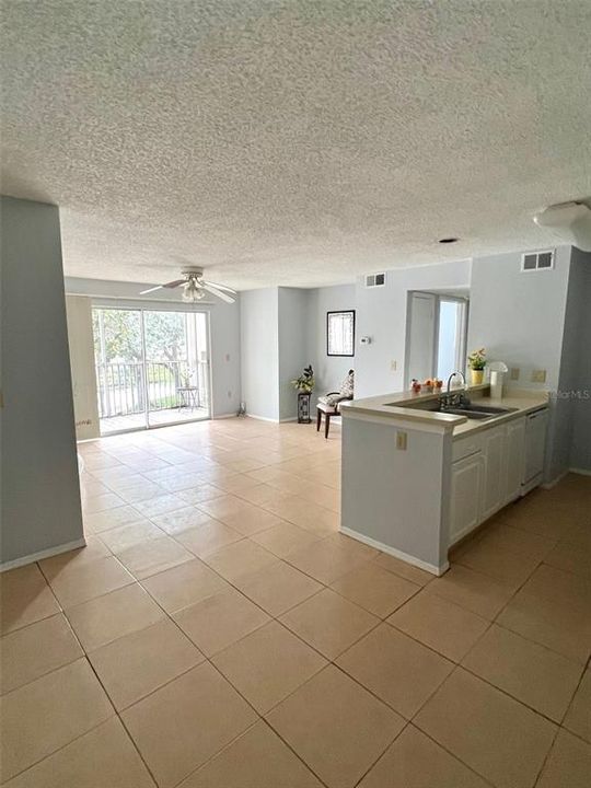 For Rent: $1,600 (1 beds, 1 baths, 738 Square Feet)