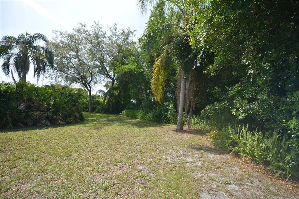 Activo con contrato: $65,000 (0.24 acres)