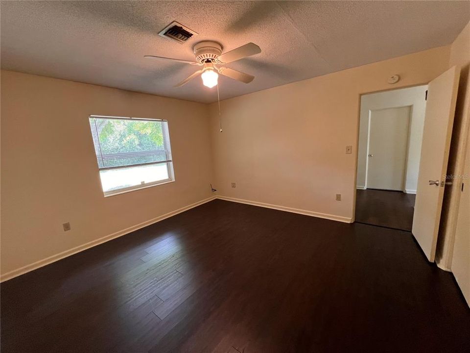 For Rent: $1,950 (3 beds, 2 baths, 1425 Square Feet)