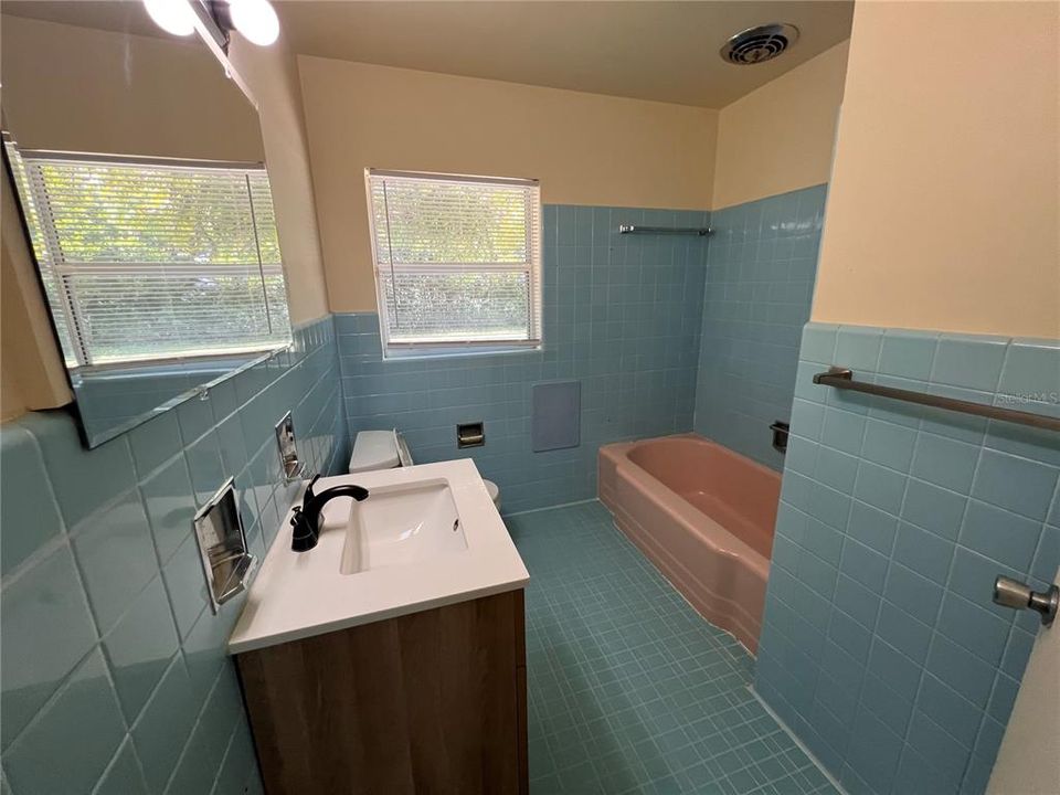 For Rent: $1,950 (3 beds, 2 baths, 1425 Square Feet)