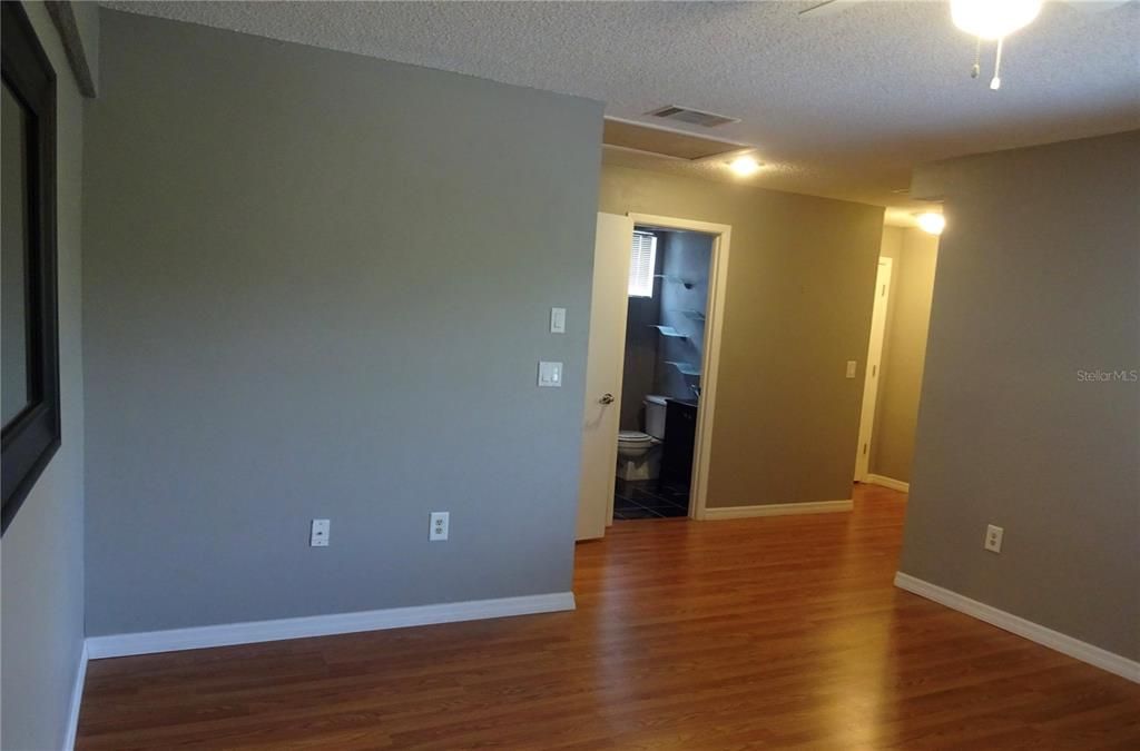 Active With Contract: $185,000 (2 beds, 2 baths, 1390 Square Feet)