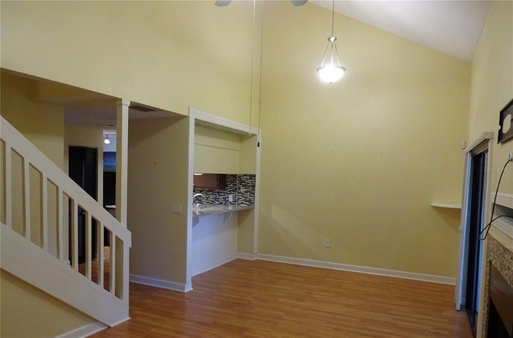 Active With Contract: $185,000 (2 beds, 2 baths, 1390 Square Feet)